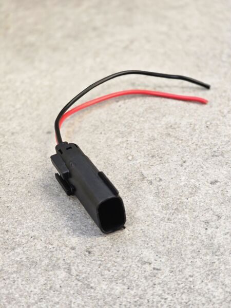 Разъём 3-pin для подключения акссесуаров к бортовой сети BRP Ski-Doo Summit G5